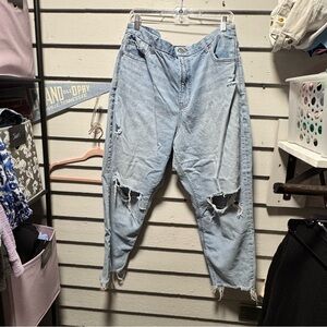NWOT American Eagle Light Wash Distressed High-Rise Jeans